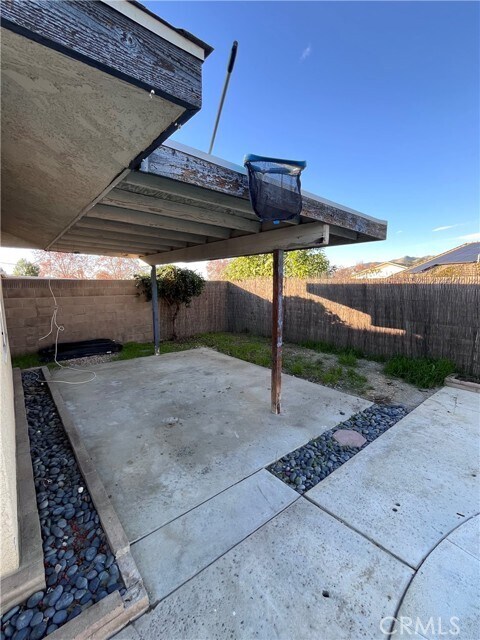 Building Photo - 43052 Charlton Ave