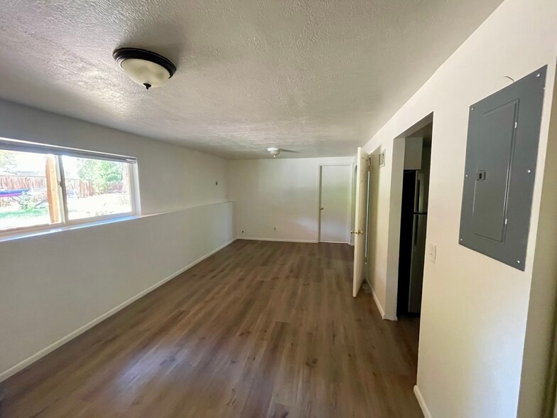 Building Photo - 1544 E Mulberry Way