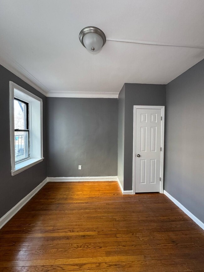 Building Photo - 22 Van Velsor Pl