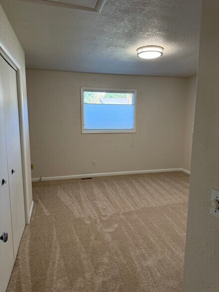 Building Photo - 1514 E Broadway