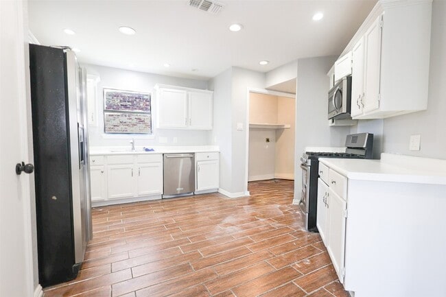 Building Photo - 815 Valleycreek Rd