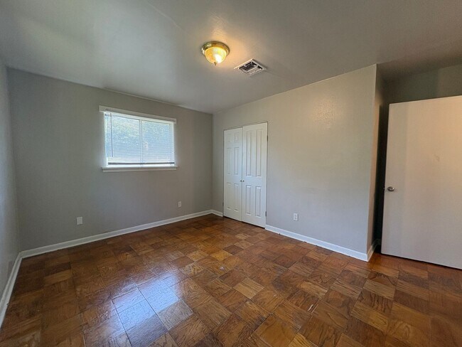 Building Photo - 8408 David Dr