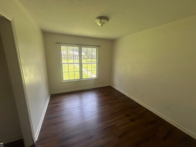Building Photo - 1728 Lynwood Ln