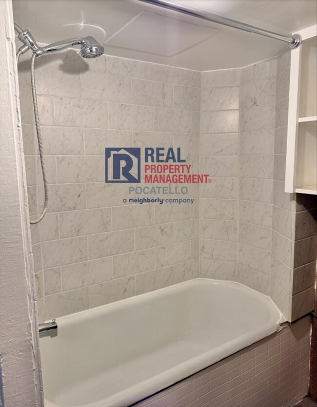 Building Photo - 442 S Arthur Ave