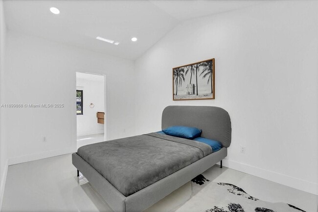 Building Photo - 125 NE 107th St