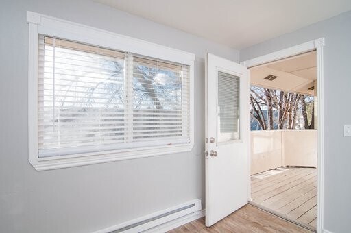 Building Photo - Remodeled 2 Bed 1 Bath! Close to freeway, ...