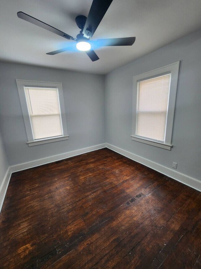 Building Photo - Charming 3-Bedroom Property in Prime Location