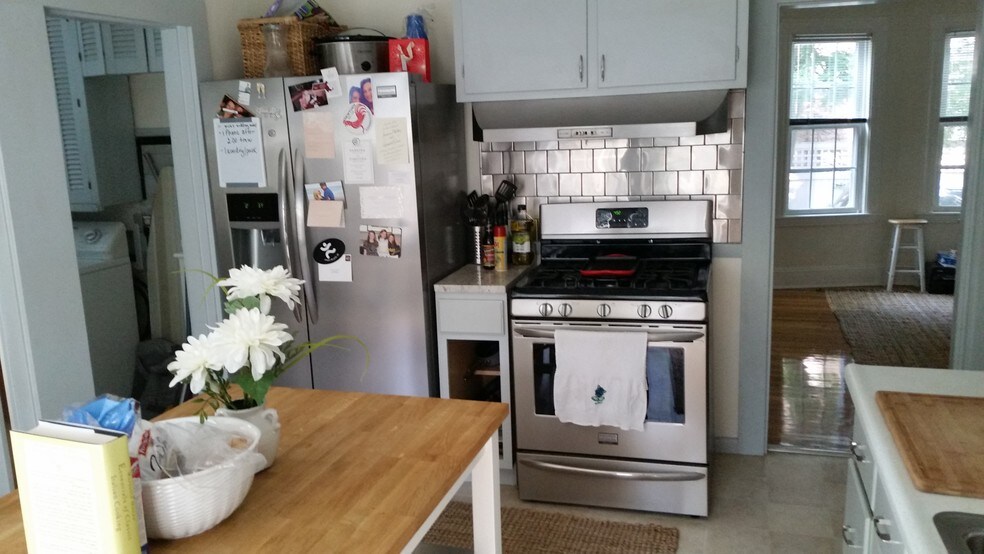 Kitchen - 43 Evergreen Ave