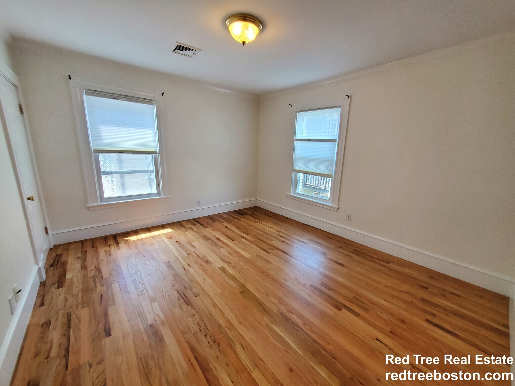 Building Photo - 8 White Ave