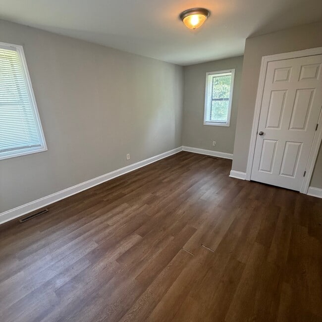 Building Photo - 107 Juniper Ln