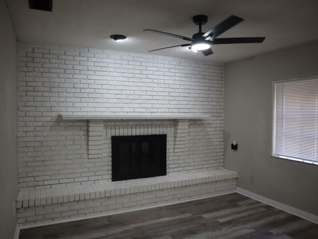 Building Photo - 4 BEDROOM 2 Bath  Pool Home!  Call Carole Arcaro 386-216-4900 Deltona Lakes Realty