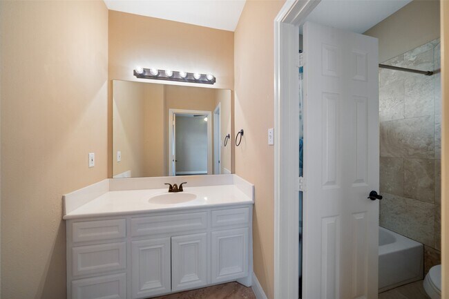 Building Photo - 2438 Ripplewood Dr