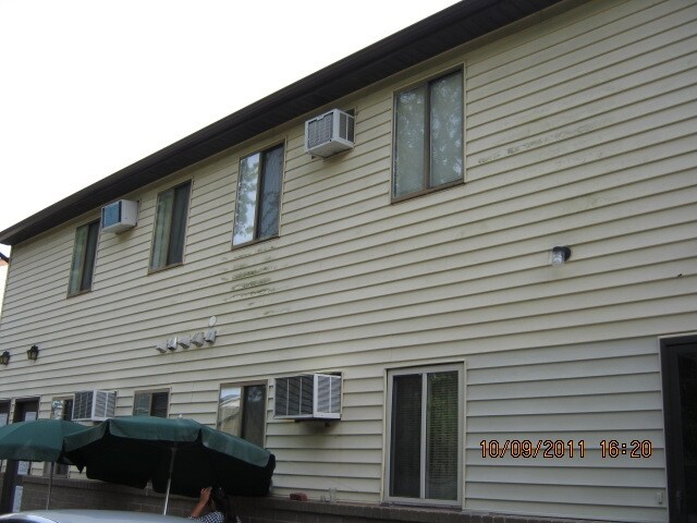 Back Building Photo - 322 Ashlawn Dr