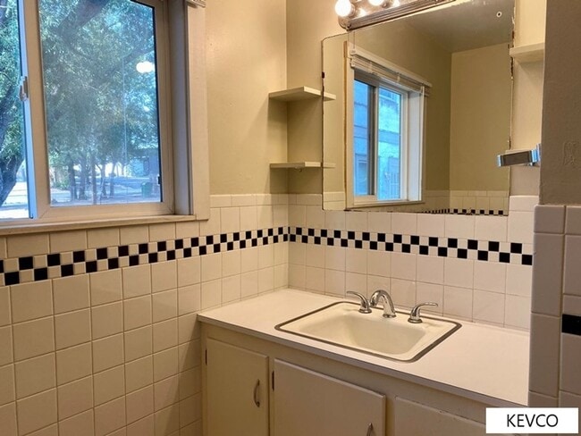 Building Photo - Sizable House on Remington!