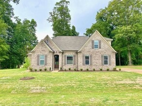 Building Photo - AVAILALBE NOW! Beautiful Home in Olive Branch.