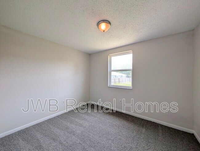 Building Photo - 5202 La Ventura Ct E