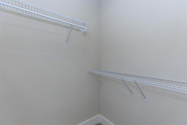 Building Photo - 1620 Oak Tree Dr