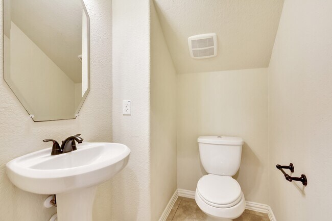 Building Photo - 42 Sawbridge Ct