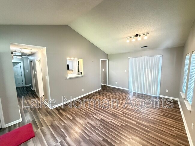 Building Photo - 8006 Maxwelton Dr