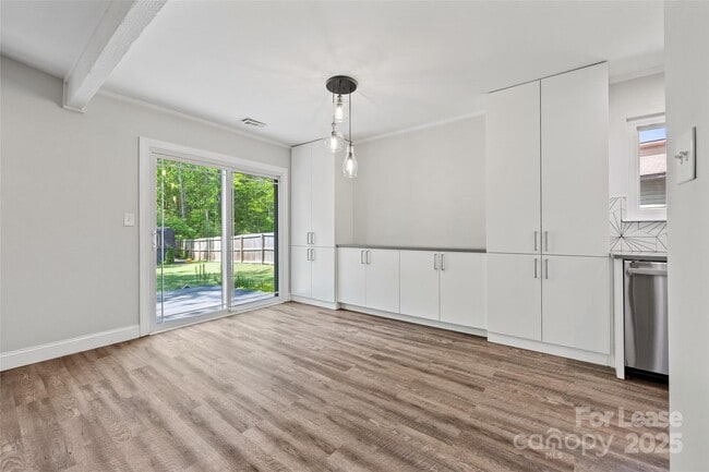 Building Photo - 6801 Stillmeadow Dr