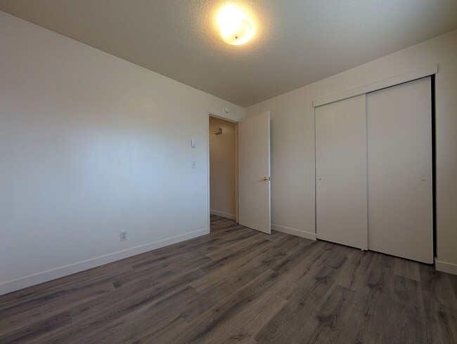 Building Photo - 2-Bedroom, 1-Bath Duplex In The Friendly Street Area In Eugene!
