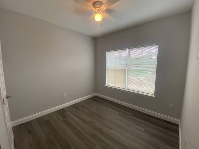 Building Photo - 2936 Hall Ave
