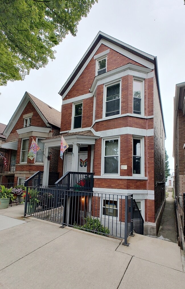 Primary Photo - 3643 S Hermitage Ave