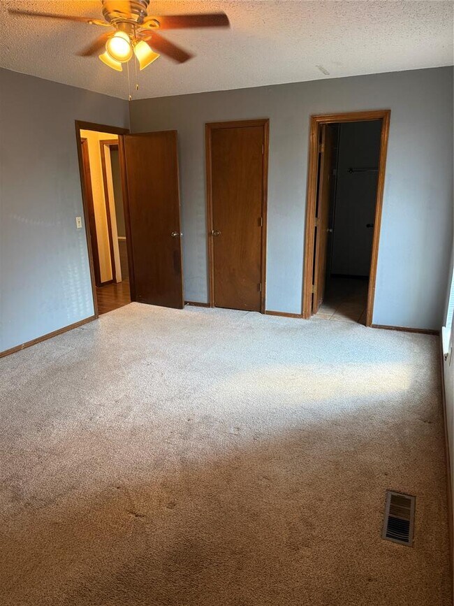 Building Photo - 8617 N Eagle Ln