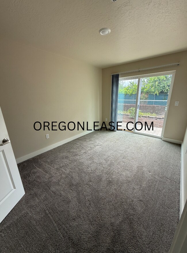 Building Photo - Newer 2-Bedroom Apartment located off Jasper rd in South Springfield