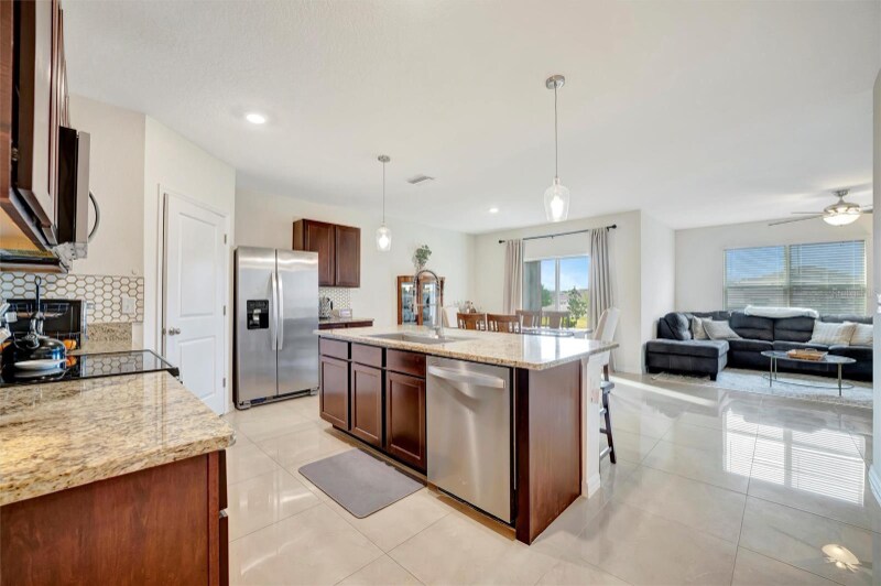 Building Photo - 16341 Little Garden Dr