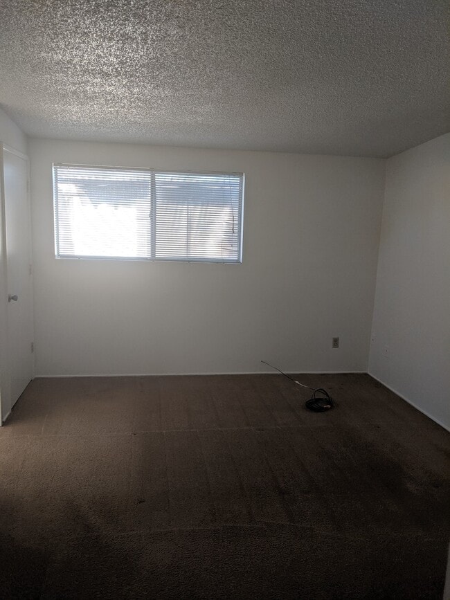 Building Photo - R424