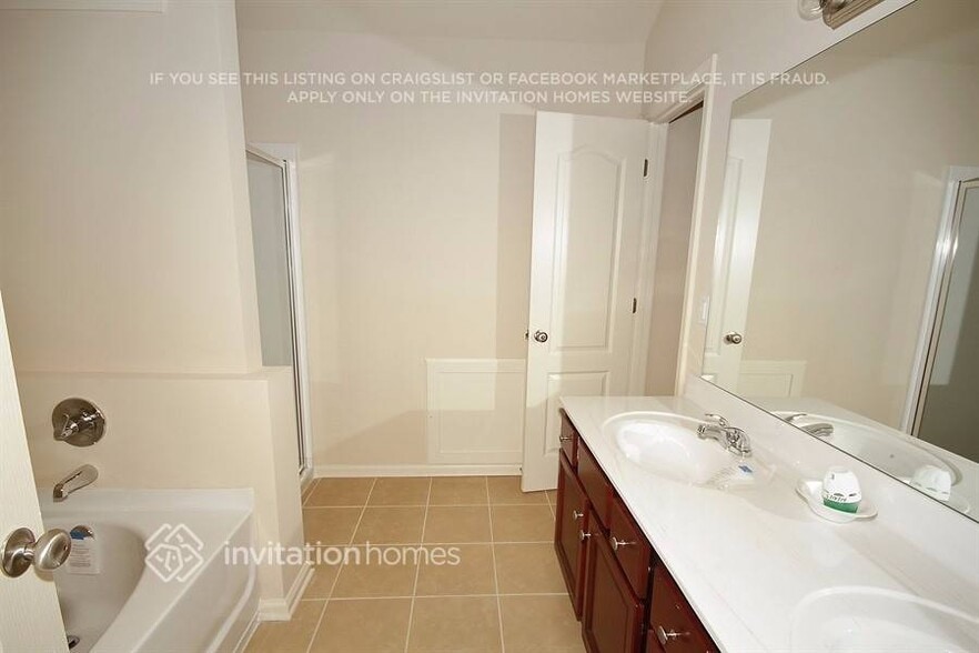 Building Photo - 3690 Brookhollow Dr