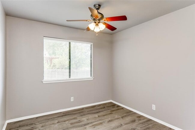 Building Photo - 816 Russet Valley Dr