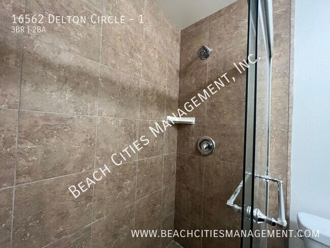 Building Photo - 16562 Delton Cir