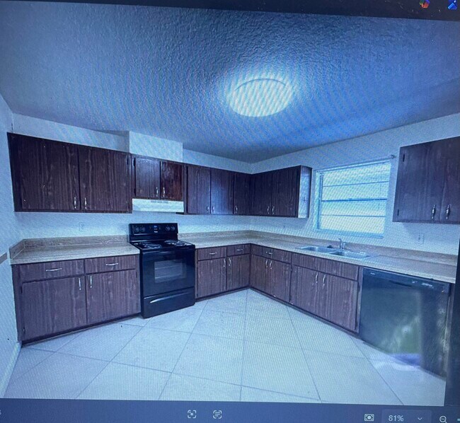 Building Photo - 1305 Hempstead St