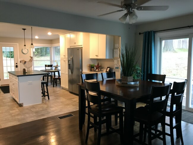 Building Photo - 345 Barbara St