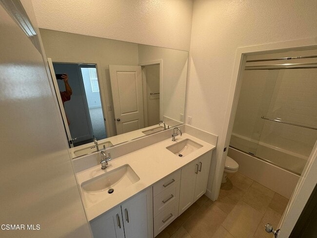 Building Photo - 701 Edward Scholle Dr