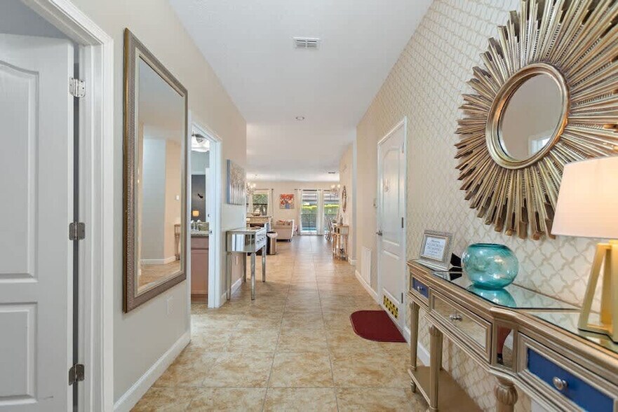 Building Photo - 1422 Thunderbird Rd