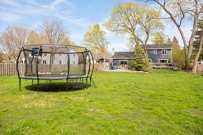 Building Photo - 2S316 Arrowhead Dr