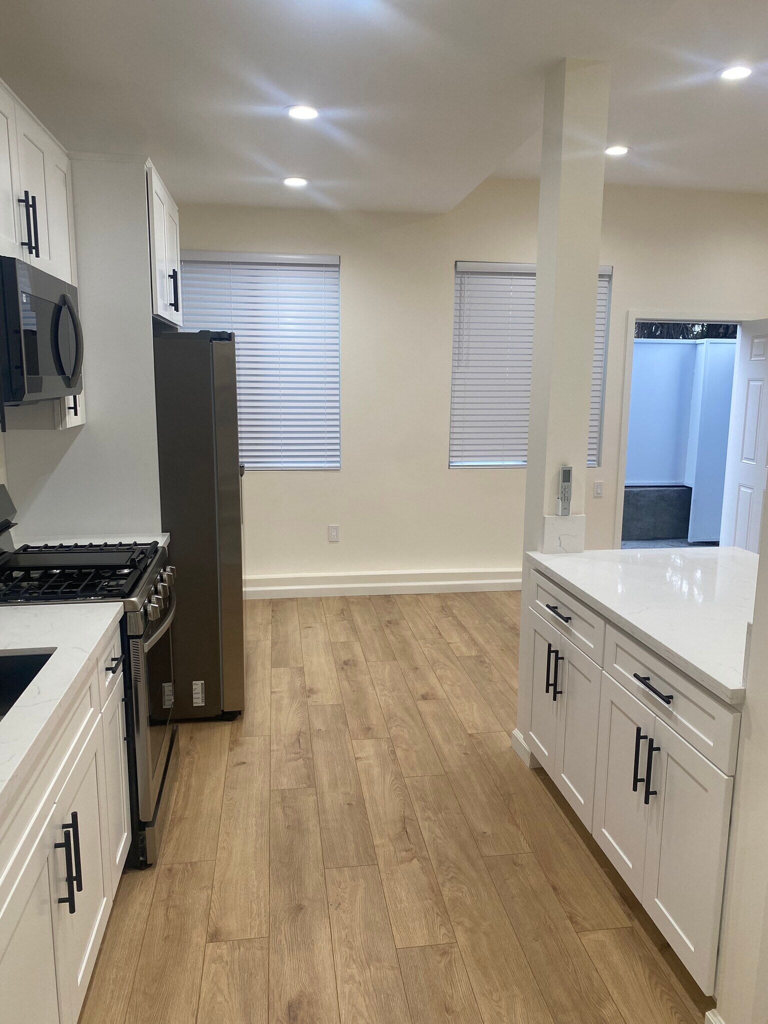 Building Photo - 405 W Broadway