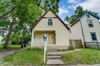Building Photo - 3 Bed 1 Bath Available June 2025