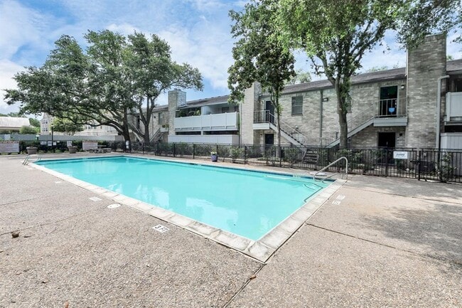 Building Photo - 10757 Braes Bend Dr