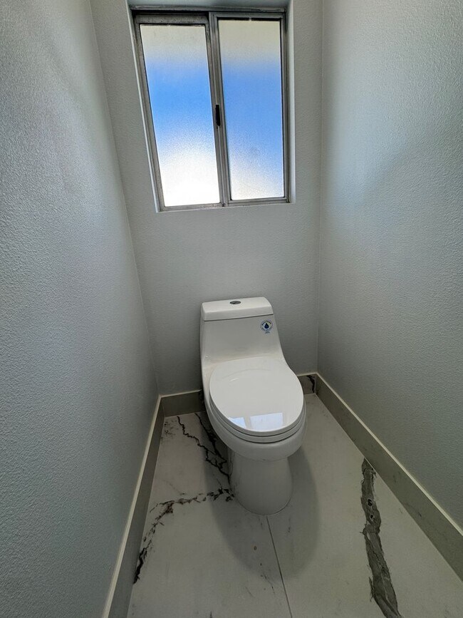 Building Photo - All Remodeled Rancho San Diego Home