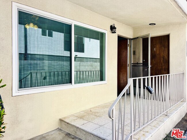 Building Photo - 10936 Hartsook St