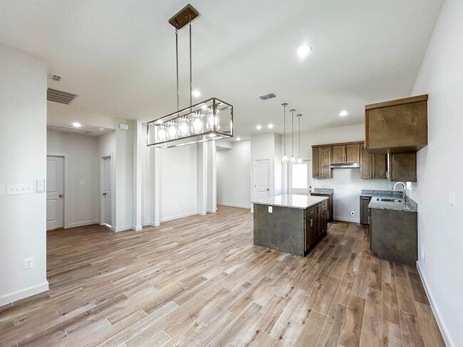 Building Photo - 5008 Rotonda Ln