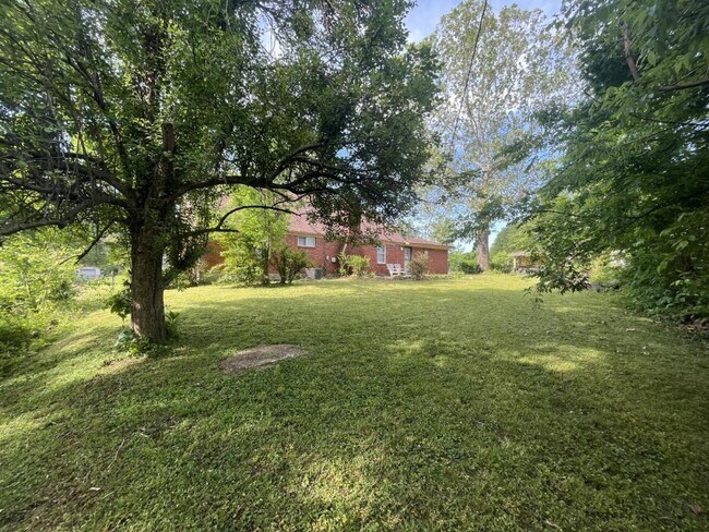 Building Photo - 2870 Dumbarton Oaks Dr