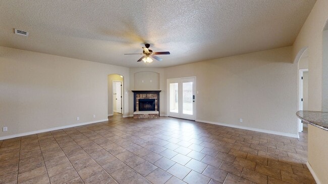Building Photo - 2 WEEKS FREE RENT + $1,895 ONE STORY 4 BEDROOM WITH 3 FULL BATHS