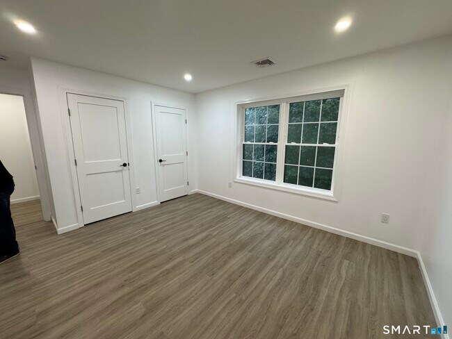 Building Photo - 38 Golden Hill St