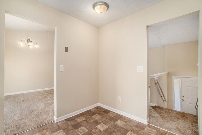 Building Photo - 3 bdrm, 2 bath in Decatur