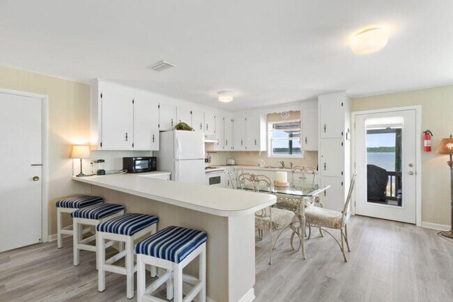 Building Photo - 2928 W Beach Blvd